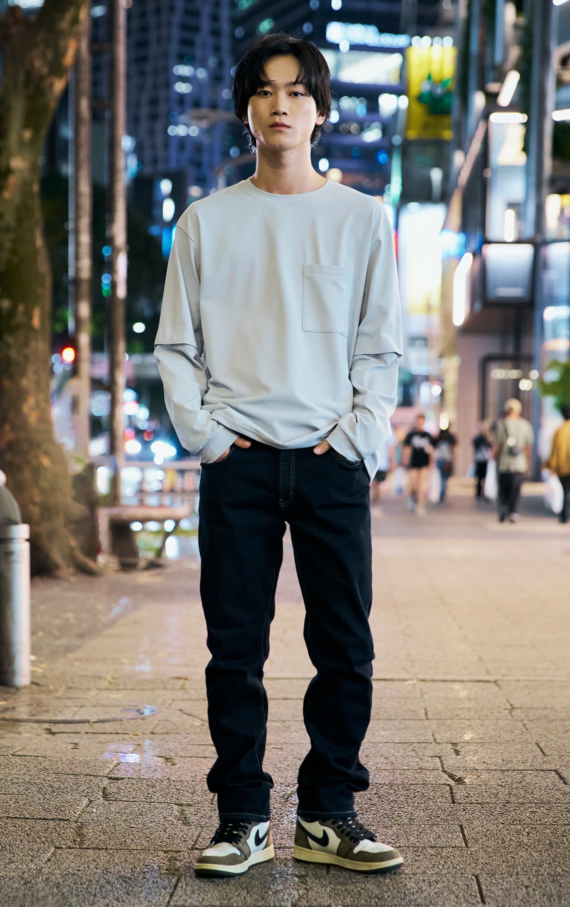 グレーの夜景着用スタイル